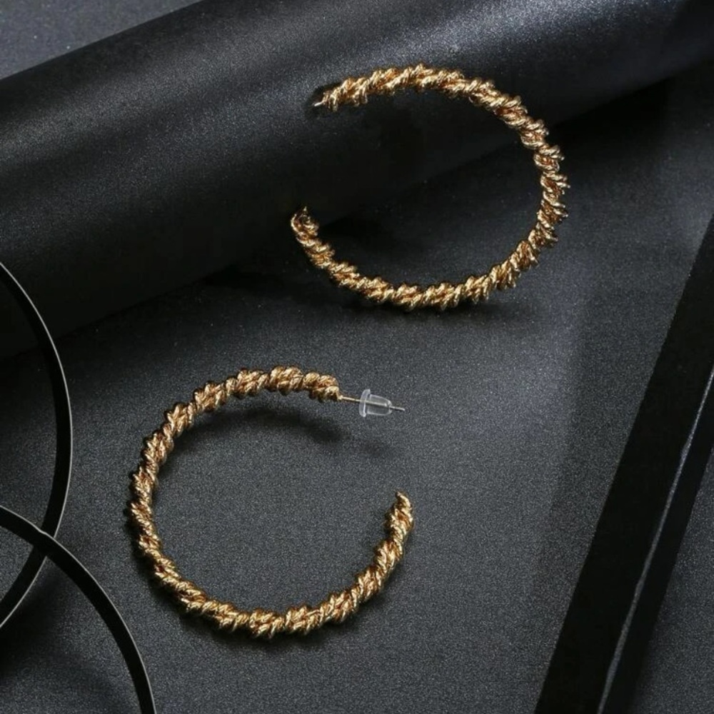✨ 18k gold tone hoop earrings ✨​